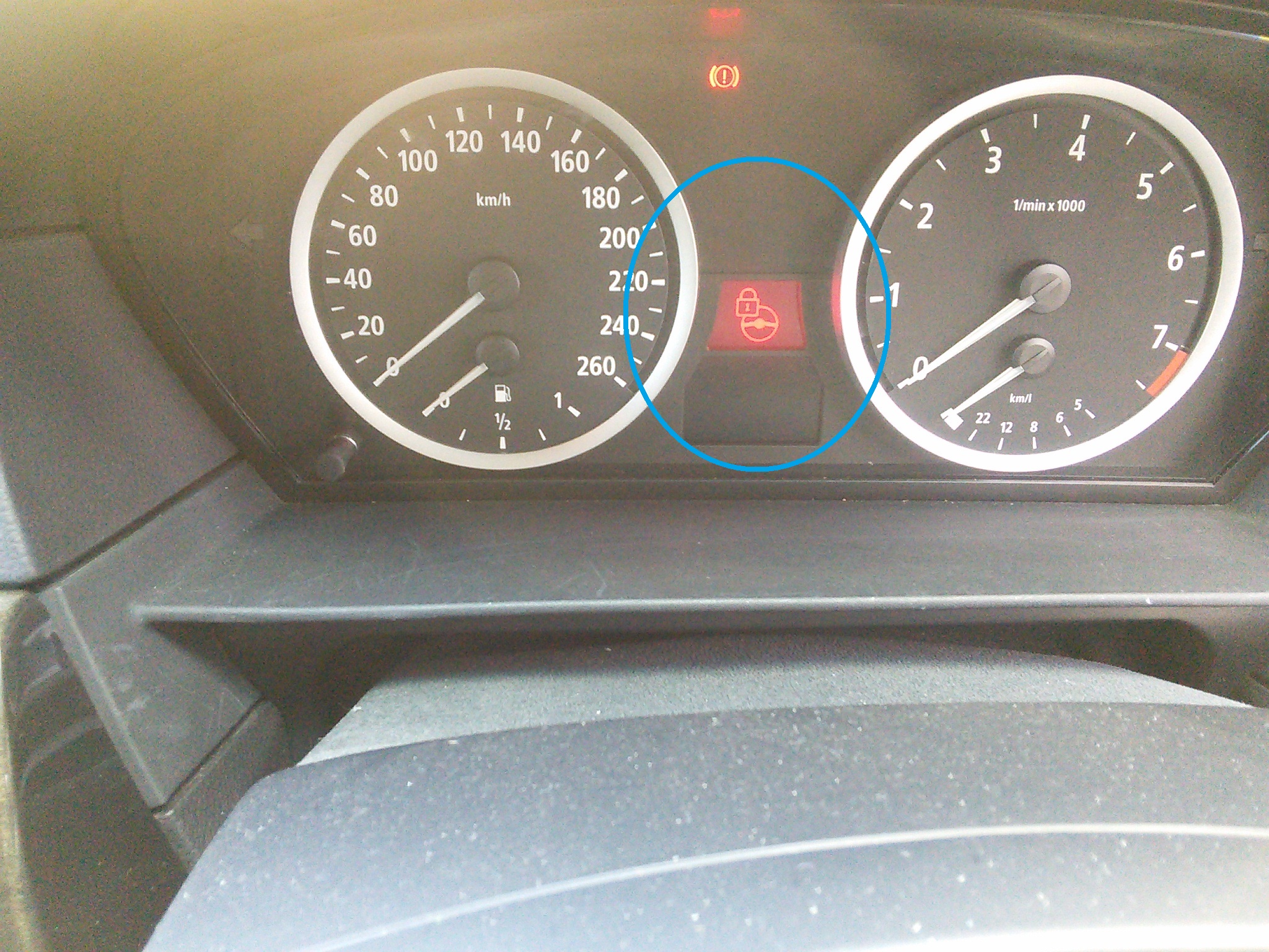 BMW E60 ステアリングロック警告点灯からエンジンしない
