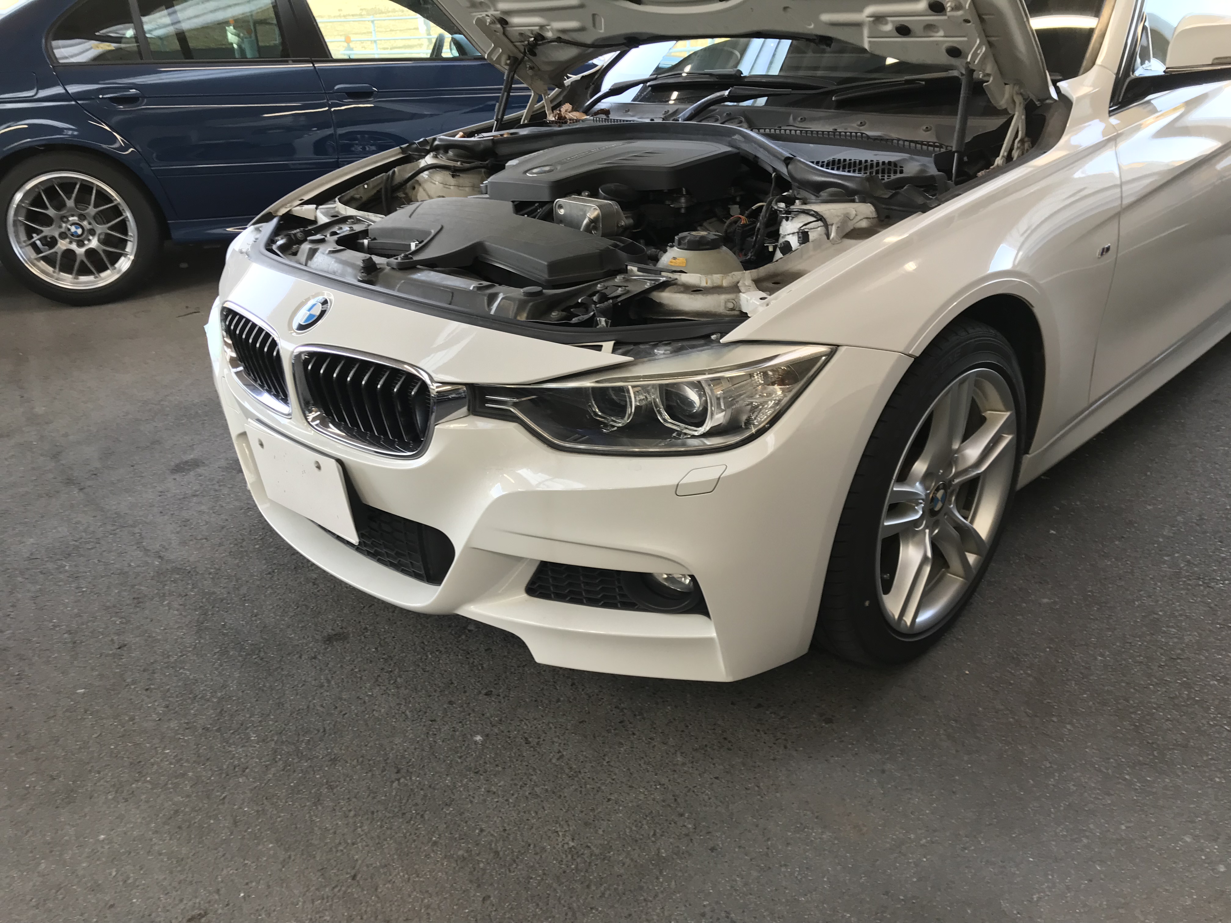 BMW　フロントバンパー修理　　豊田市　　板金塗装
